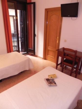 Hostal Ivor Madrid Bagian luar foto