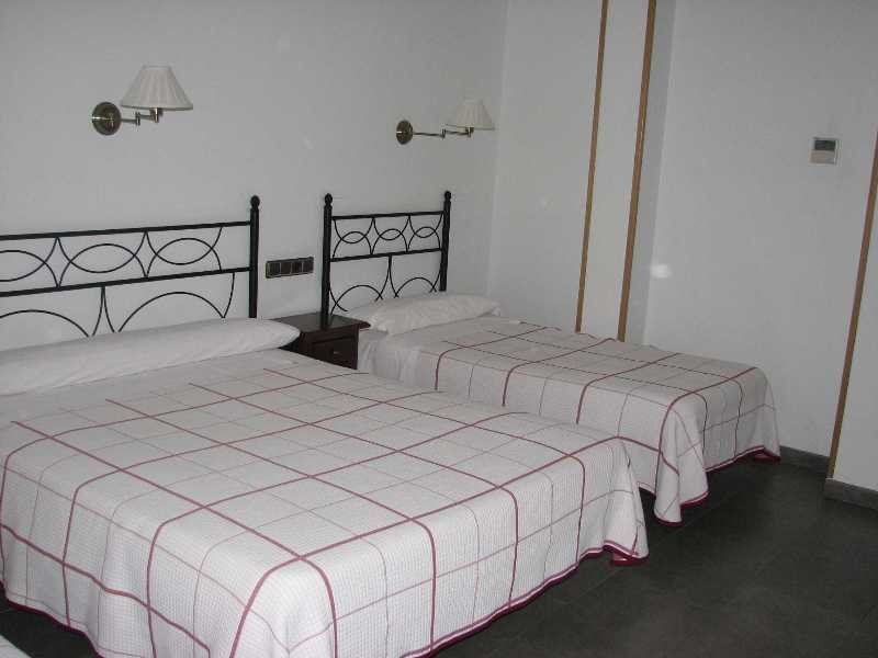 Hostal Ivor Madrid Bagian luar foto